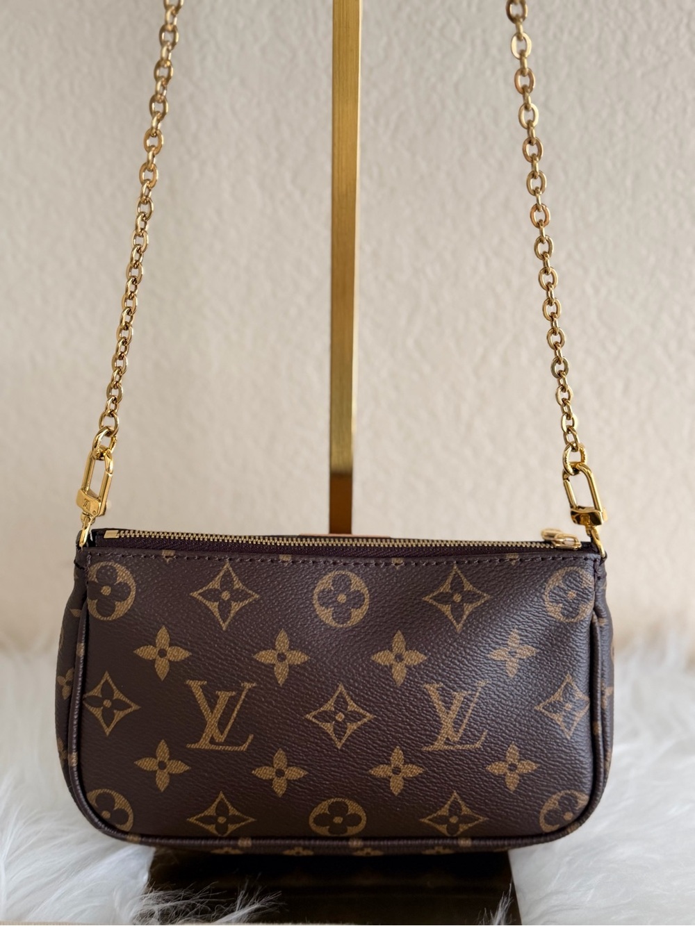 Louis Vuitton Mini Pochette Accessoires - Picture 3 of 9